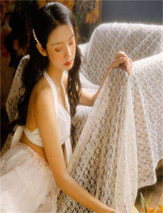 不知火舞3个小孩-美女脱得一二净的少女