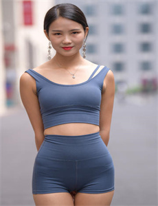 中国最大胆展阴露b美女-清纯校花在桌子里面抽插